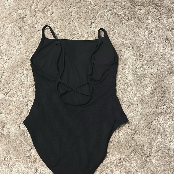 Aerie full coverage swimsuit - Picture 3 of 6